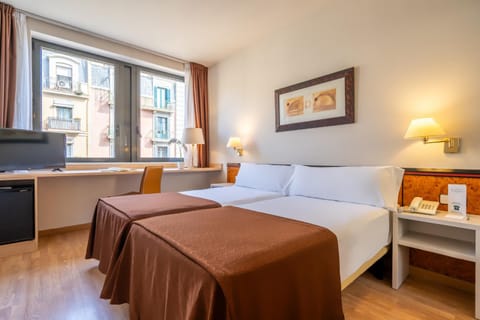 Bed, TV and multimedia, Photo of the whole room, Bedroom, Street view