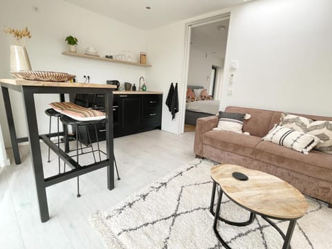 Kitchen or kitchenette, Seating area