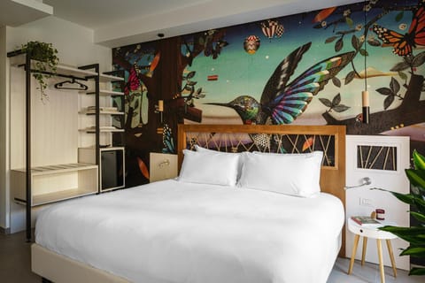 Bed, Photo of the whole room, Decorative detail, Bedroom