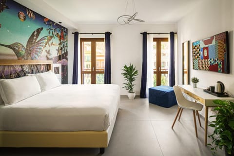 Bed, TV and multimedia, Photo of the whole room, Decorative detail, Seating area, Bedroom