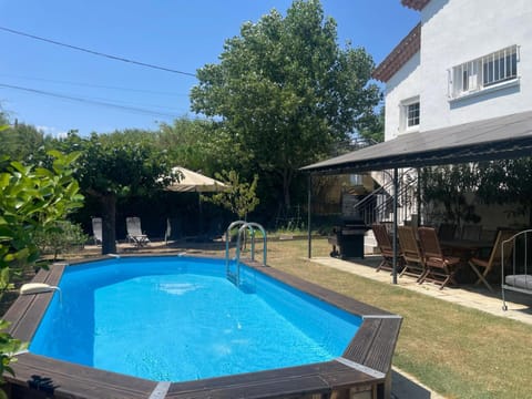 Property building, Patio, Spring, Day, Garden, Garden view, Pool view, Swimming pool, sunbed