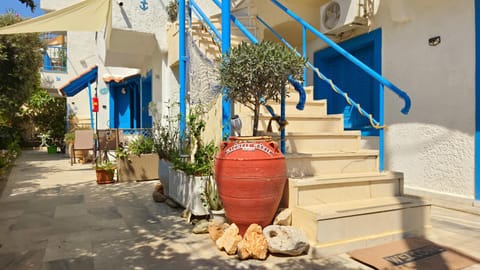 Property building, Day, Garden, Garden view
