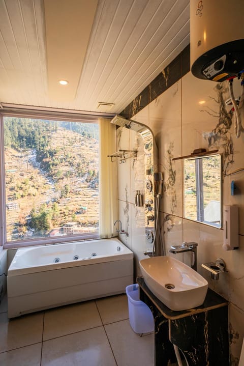 Bed, Bathroom, Photo of the whole room, Bedroom, Bath