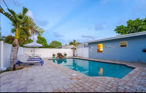 Pool GamesParking for 5 Cars Sleeps 12 House in Pompano Beach