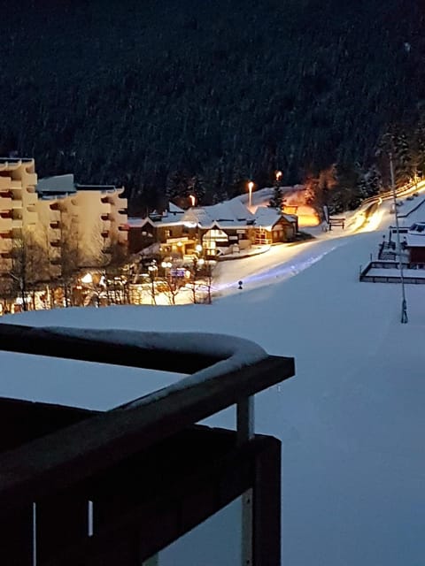 Skiing, Mountain view