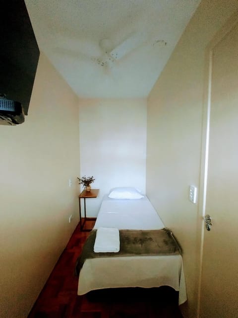 Bed, TV and multimedia, Bedroom, towels