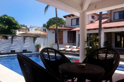 Patio, Day, Seating area, Swimming pool, sunbed