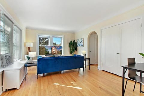 Complete & Polshed 1-Bedroom Chicago Apt - Elm D2 Apartment in Skokie