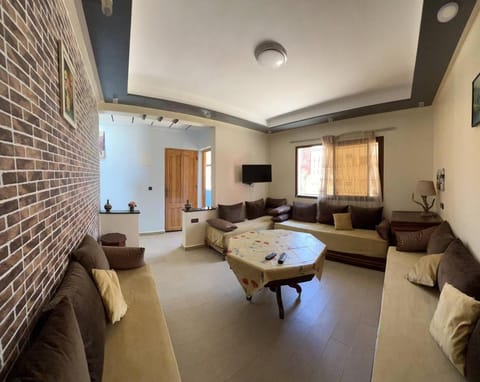 Bed, Living room, Seating area, Dining area
