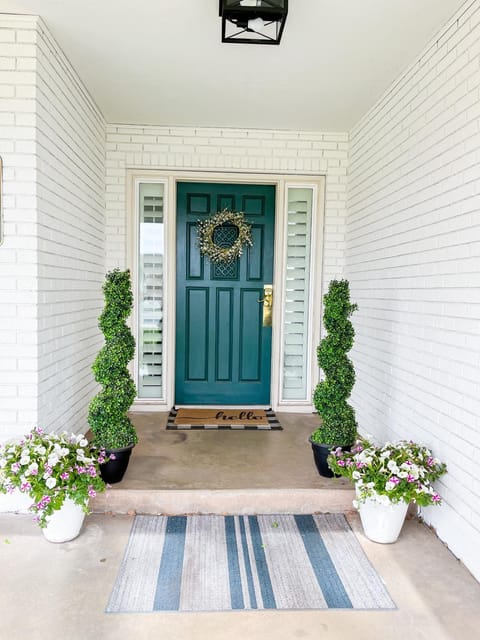 Swiss Corner Cottage * Private-Heated Indoor Pool House in Santa Clara