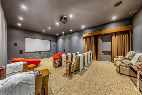 Communal lounge/ TV room, TV and multimedia