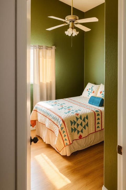 Bed, Photo of the whole room, Bedroom