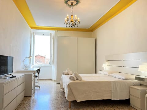 Top Floor - Panoramic Roof View - Quiet and Central Apartment in Siena