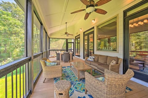 Upscale Family Home with Dock on Lake Hartwell! House in Reed Creek