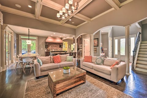 Upscale Family Home with Dock on Lake Hartwell! House in Reed Creek