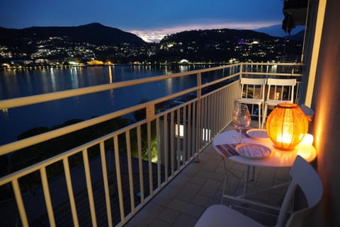 Night, View (from property/room), Balcony/Terrace, Lake view, Mountain view