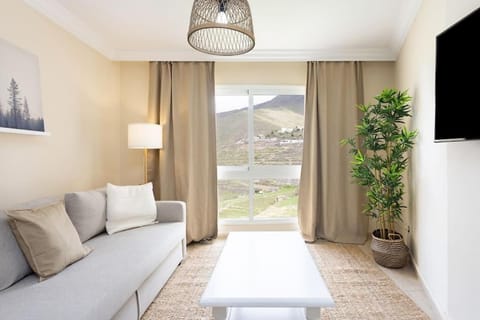Natural landscape, TV and multimedia, Living room, Mountain view