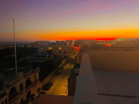Property building, Facade/entrance, Balcony/Terrace, Balcony/Terrace, Seating area, Beach, Beach, Evening entertainment, Sea view, Sea view, Entertainment, Seasons, Sunrise, Sunset