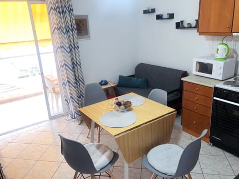 Coffee/tea facilities, Living room, Dining area, minibar, pet friendly