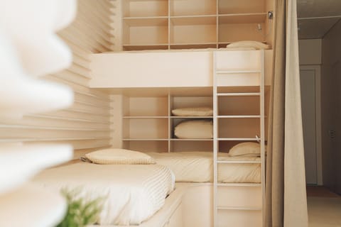 Floater Luxury tent in Luxembourg District, Luxembourg