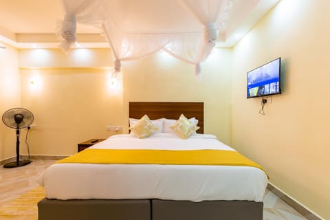 Bed, TV and multimedia, Photo of the whole room