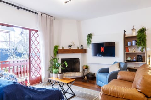 Communal lounge/ TV room, TV and multimedia, Balcony/Terrace, Living room, flat iron