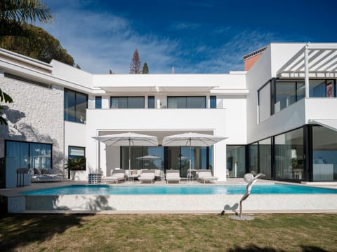 Property building, Garden, Pool view, Swimming pool, sunbed