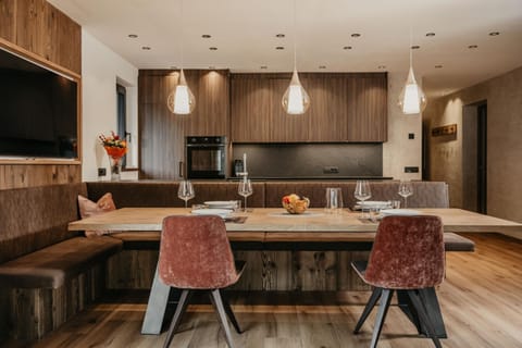 Property building, Kitchen or kitchenette, Living room