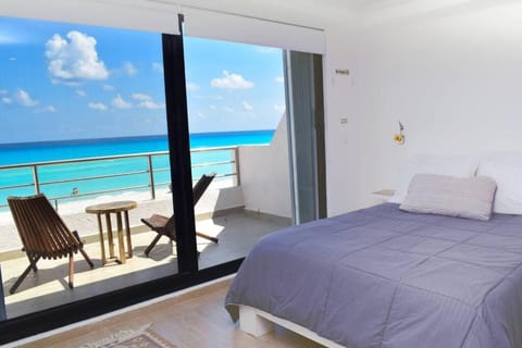 Bed, Day, Natural landscape, View (from property/room), Balcony/Terrace, Photo of the whole room, Beach, Bedroom, Sea view, sunbed, air conditioner