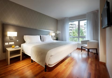 Bed, Photo of the whole room, Decorative detail, Bedroom