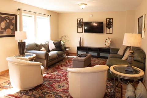 TV and multimedia, Living room, Seating area