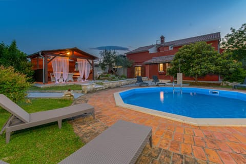 Property building, Garden view, Pool view, Swimming pool, sunbed