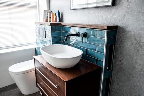 Charming Victorian Townhouse Near Oxford House in West Oxfordshire District