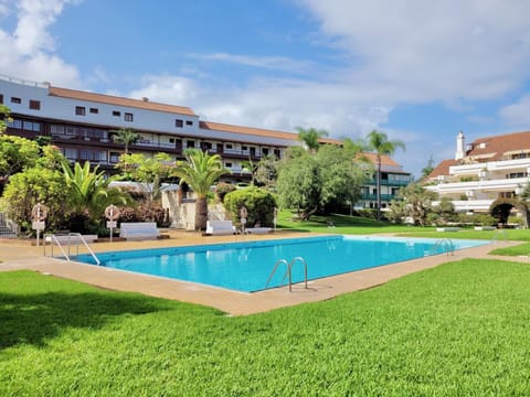 Property building, Garden, Garden view, Pool view, Swimming pool