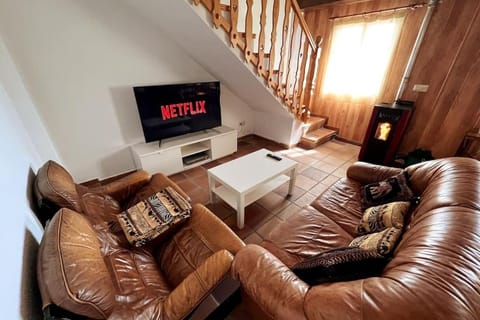 Communal lounge/ TV room, TV and multimedia, Living room, Photo of the whole room, Seating area, Evening entertainment