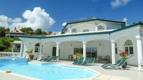 Property building, Day, Pool view, Swimming pool, Swimming pool