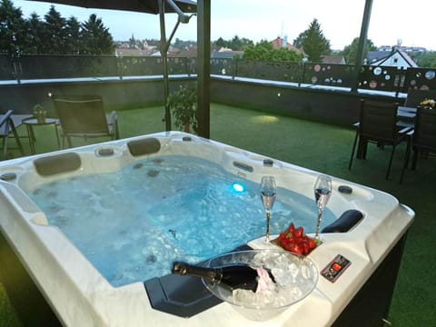 Day, Natural landscape, Hot Tub, sunbed