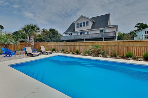 Property building, Balcony/Terrace, Seating area, Swimming pool