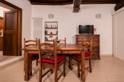 Communal lounge/ TV room, TV and multimedia, Dining area, Evening entertainment