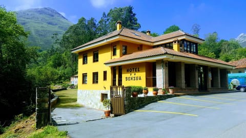 Garden, Garden view, Mountain view, River view
