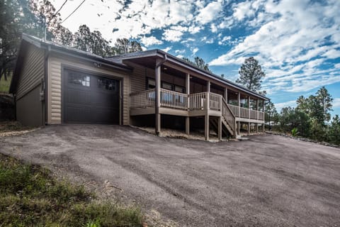 Property building, Natural landscape, Parking