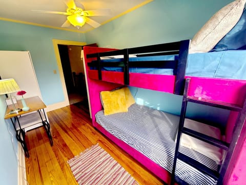 Bed, Photo of the whole room, Bedroom, bunk bed, fireplace