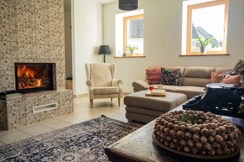 TV and multimedia, Living room, Seating area, flat iron