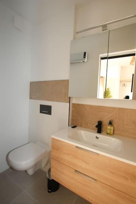 Cosy Coye, appart neuf, parfaitement situé 6min CV-8min GARE Apartment in Arles