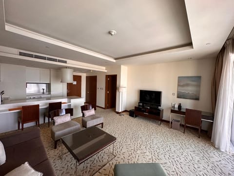 Communal lounge/ TV room, TV and multimedia, Living room, Seating area, Evening entertainment