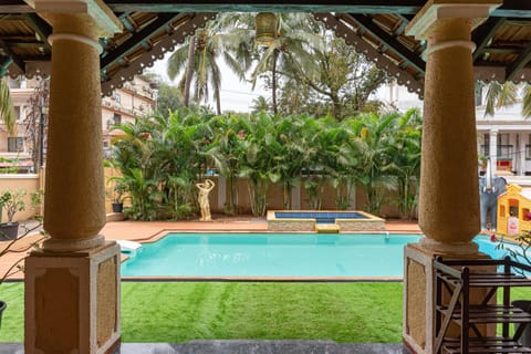 Patio, Garden, Swimming pool, sunbed