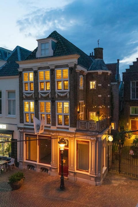 Property building, Night