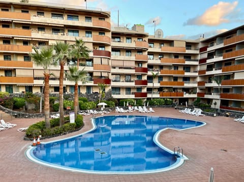 Property building, Swimming pool, Swimming pool