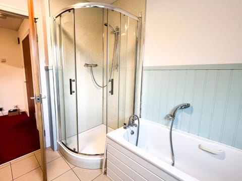 Anniesland Glasgow 1bd Flat - Free Parking Apartment in Glasgow