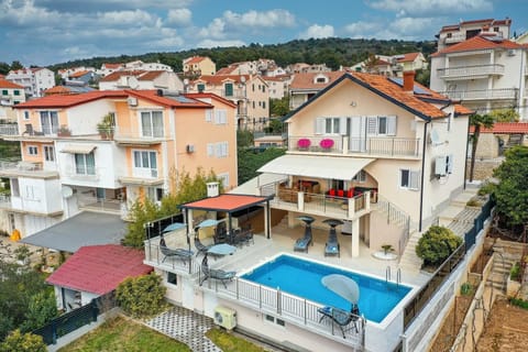 Property building, Pool view